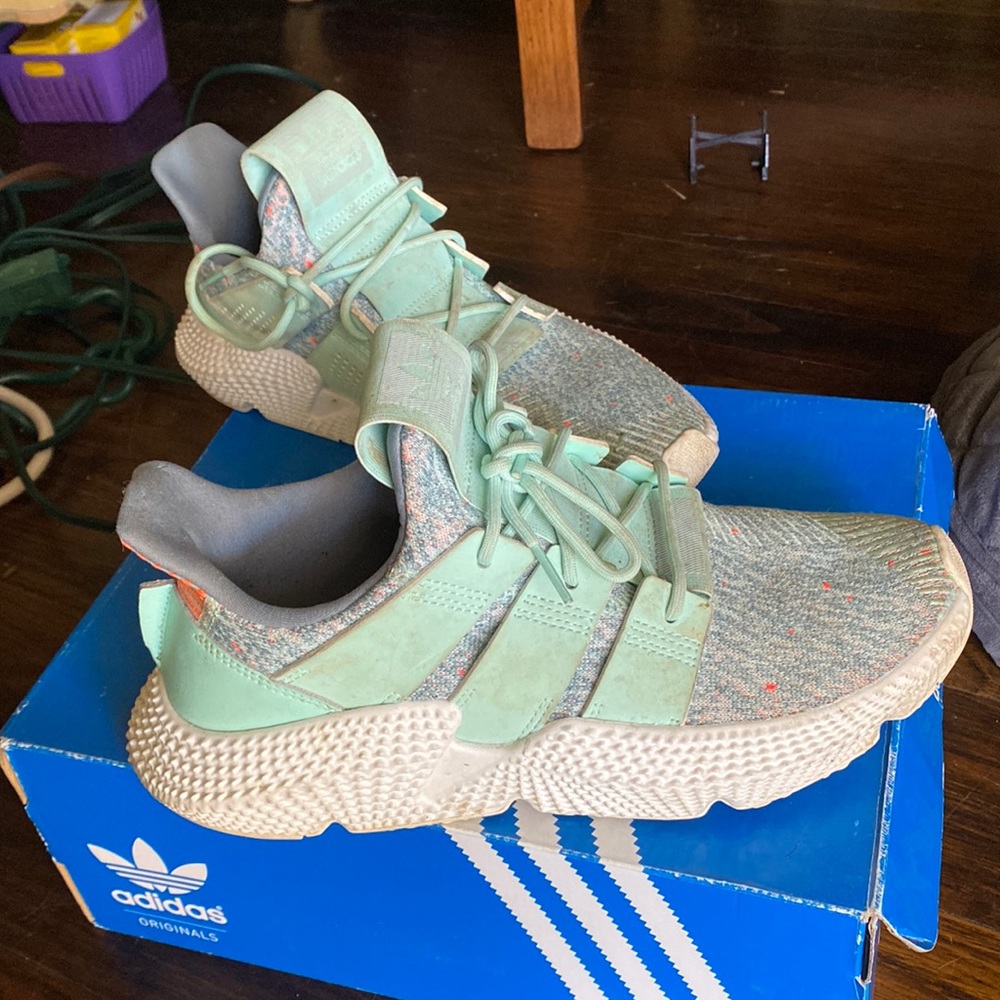 Men’s adidas size 9 light blue good condition